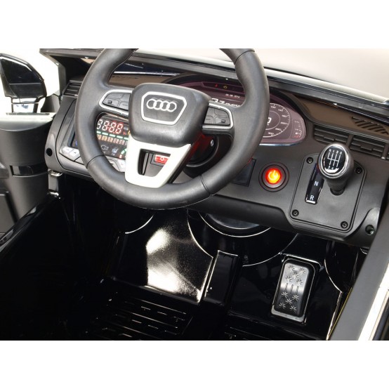 Audi Q7 NEW s 2.4G dálkovým ovládáním, FM rádiem a koženou sedačkou, 12V, ČERNÁ METALÍZA